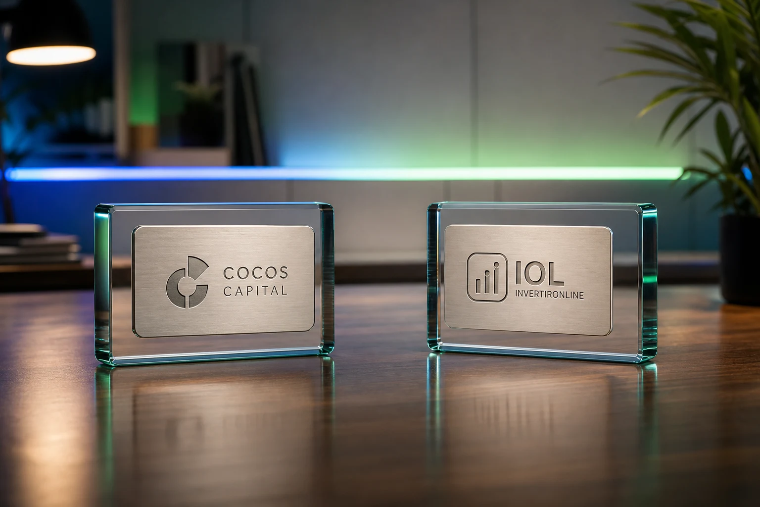 Mesa madera pulida con bloques vidrio logos Cocos Capital IOL